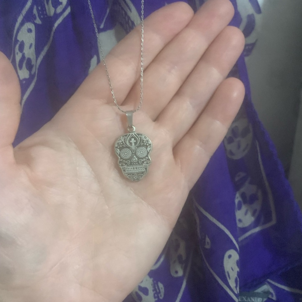 Silver Skull Pendant Necklace